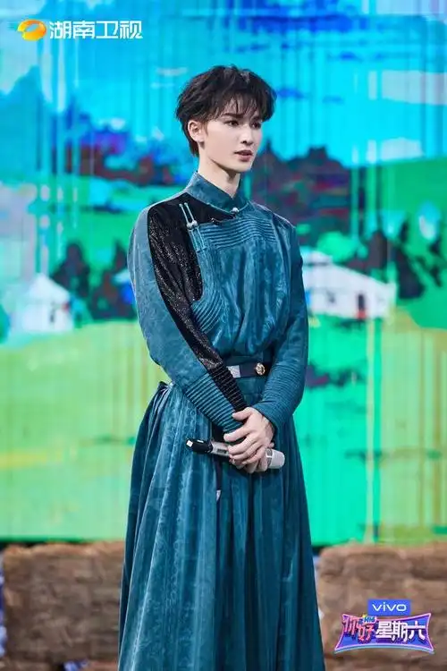 阿云嘎携好友献上纯正蒙古舞