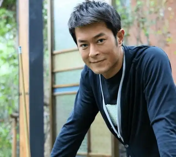 纪实古天乐一部手机用八年14年捐上百所学校