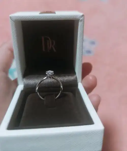 对于任何一款钻戒来说,它的造型都不是简单的设计而已,其背后都蕴藏着