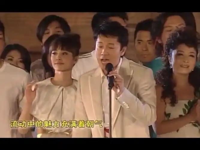 奥运会倒计时100天时,众星在太庙前演唱《北京欢迎你》