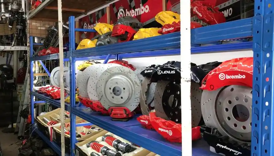 广州陈田拆车件市场视频图文游记brembo刹车论斤卖