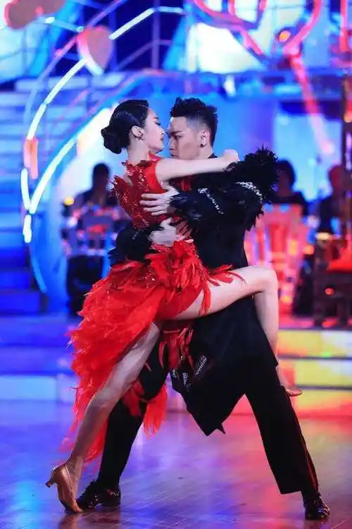 明星|她瞒着丈夫参加了好声音,爆红后"转身"离婚,今却沦为路人!