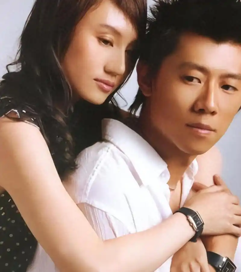 夏雨和袁泉:爱情最好的样子 夏雨和袁泉从校园到婚姻,走过了23年的