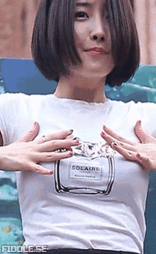 爆笑gif图妹子说了什么顺便问下手链哪里买