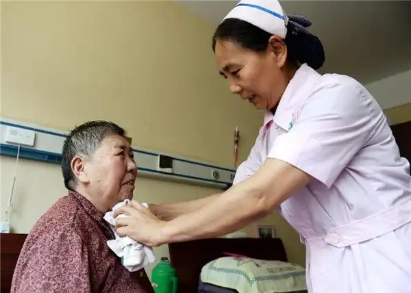 成都养老院|老人的护理知识,在家也能操作|龙泉养老院