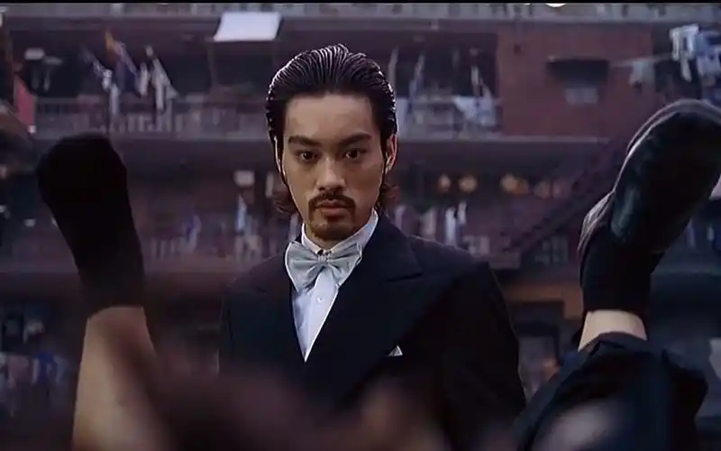 功夫斧头帮老大的这一口牙实在是抢镜让人印象深刻啊