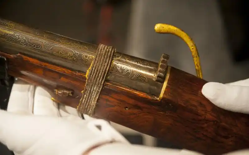 英国将拍卖中国宋清文物 包括乾隆火枪和玉玺