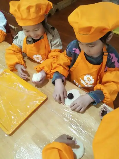 嘉德丽幼儿园烹饪课——舌尖上的美食之豆沙包