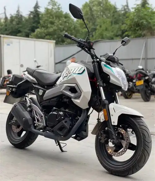 新款春风st狒狒125cc电喷摩托车男士燃油代步摩托车整车