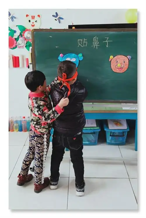 大单镇大单幼儿园校园文化展示——2室内游戏《贴鼻子》