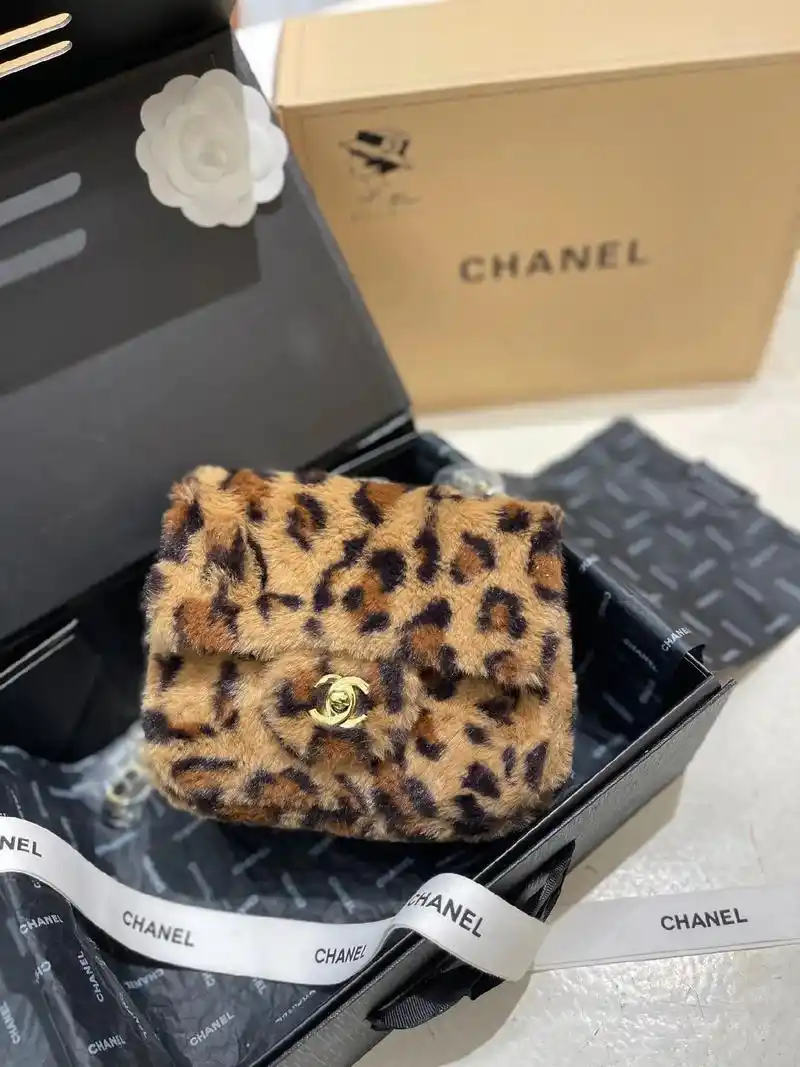 ③②⑤  折叠礼盒包装97香奈儿毛毛方胖 - 抖音