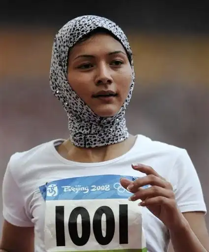 田径赛场上阿富汗女选手别致的围巾造型