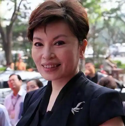 李瑞英:离开央视后的人生新篇章,致力于培养更多优秀主持人