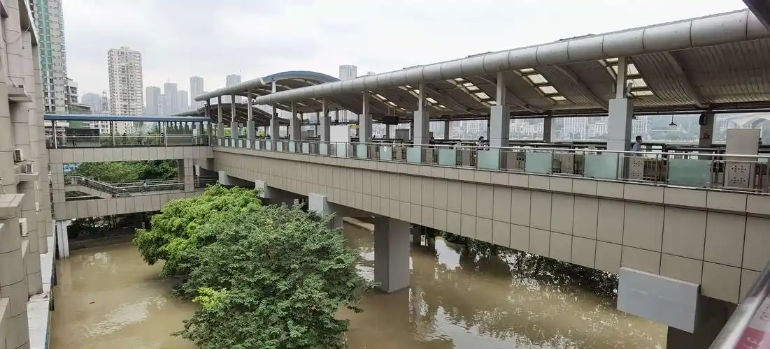 洪水中的黄花园轻轨站