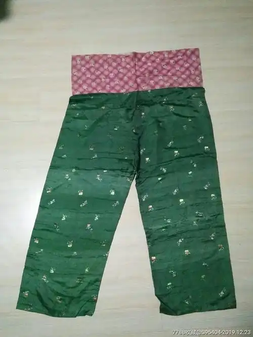 民国时期绸缎料缅裆裤子.