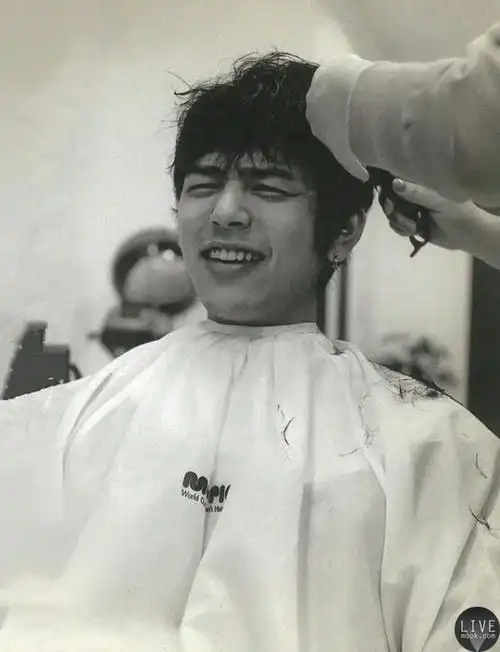 《唐探3》中行走的荷尔蒙妻夫木聪,年轻时候可比刘昊然帅多了!