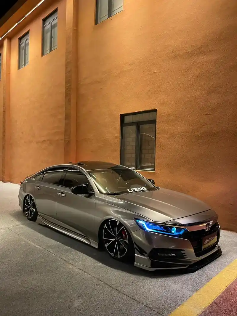 最好看的颜色之一  液态金属银#十代雅阁 #改色膜案例分享 - 抖音