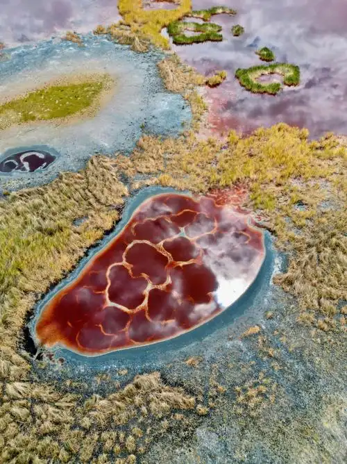 腾格里沙漠深处地球之心阿拉善乌兰湖