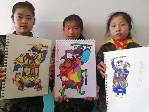 瞧,我们的威武的门神来啦,孩子们棒棒哒!