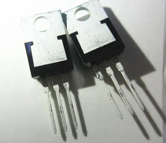3芯片低压压差稳压器lm11173.3v直插to-220芯片