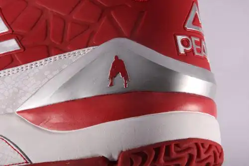 图文-阿泰斯特新款战靴亮相 野兽专属的防守标志