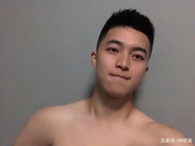 组图:阳光型男,又可爱的23岁181cm老师,爱健身又年轻的男生!