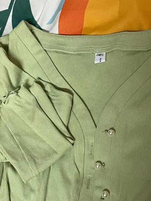 40r的浅绿色开衫可以入