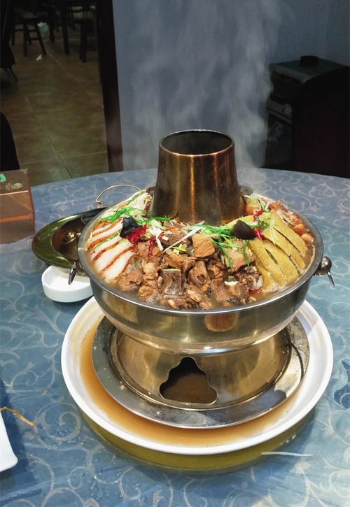 怎么做天水杂烩,天水杂烩菜的家常做法(天水的年肉,"蒸"的很够味)