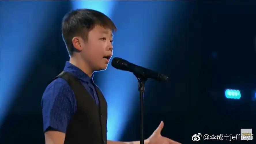 2014年,9岁的李成宇参加了加拿大首届《北美最强音》并夺得了冠军;同