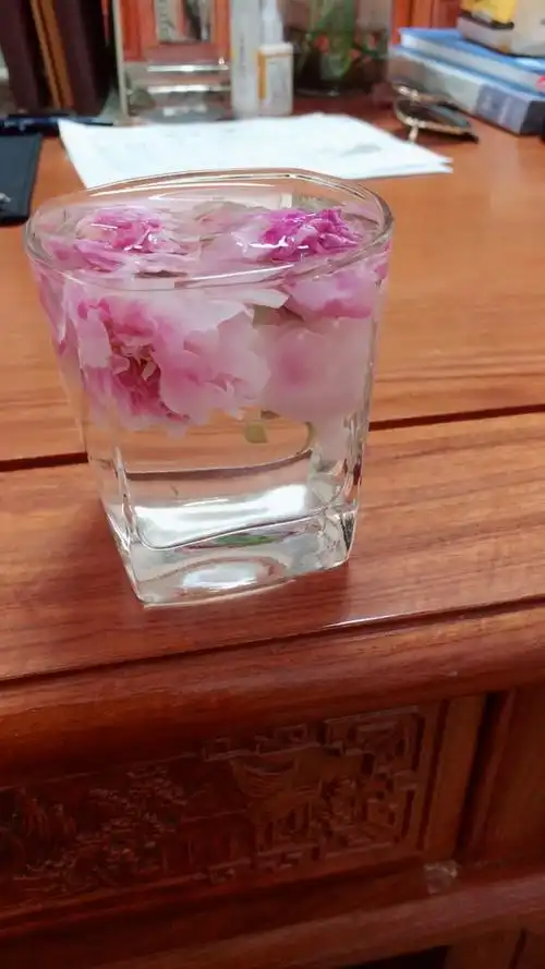 一杯玫瑰花茶,很神韵