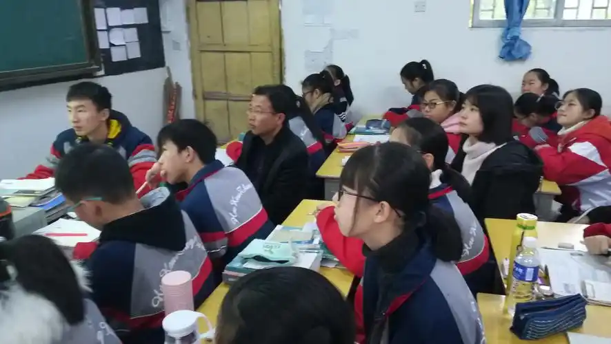 湖口四中英语教研组前往湖口中学进行教研交流活动