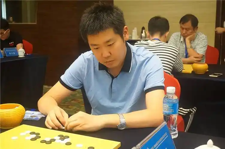 包惠在围棋方面确实很有天赋,但毕竟这关系到他的未来.