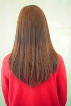 1圆弧形发尾 找了半天图.就是长直发,发尾修成以上图片中的