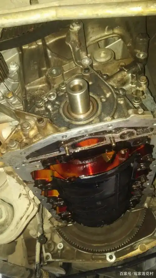 标雪2.0发动机机油泵油封更换