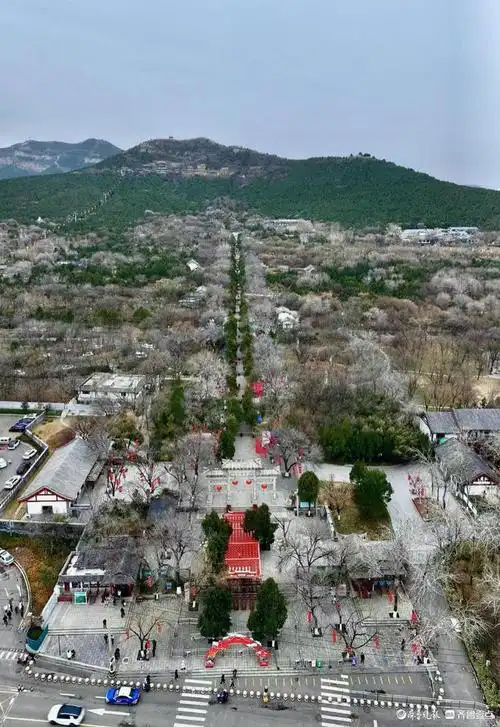 雨水节气俯瞰千佛山景区
