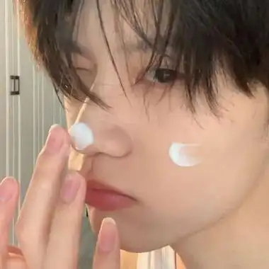 由美头网整理发布,男生头像频道提供更多与真人,高颜值,冷酷高清,qq男