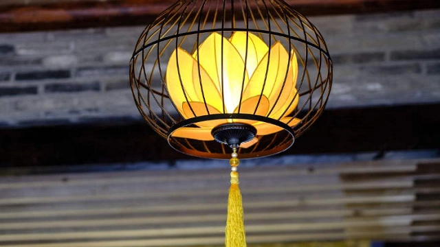 塔罗占卜:图中哪盏莲花灯最美?测你晚年是操心命还是享福命!