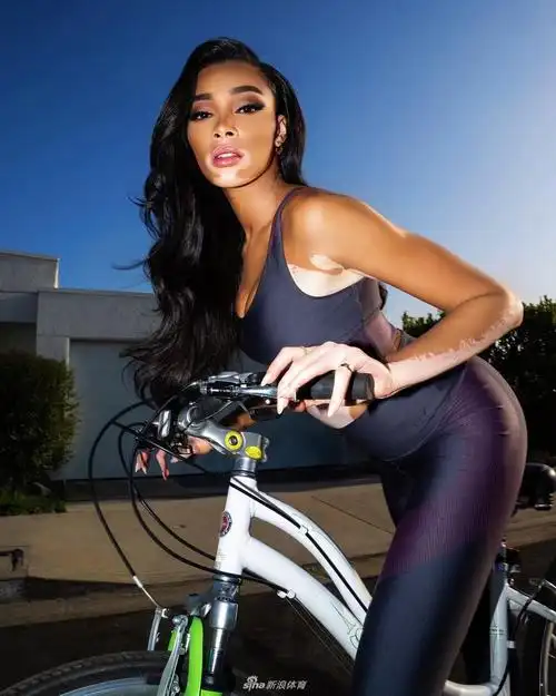 库兹马女友白癜风超模拍摄运动写真