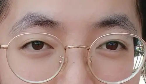 姐妹们可以帮我看看又浓又粗的三角眉应该怎么修吗