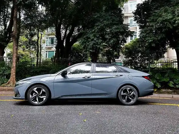 提起北京现代伊兰特,相信许多车友并不陌生,作为韩系车里的畅销车型一