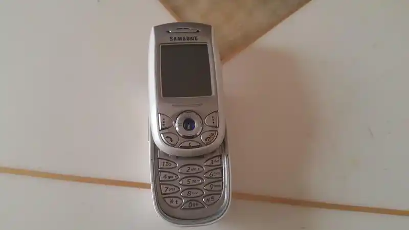 「 tabs 脱单行动 」三星sgh-e800手机恳求帮忙脱单"