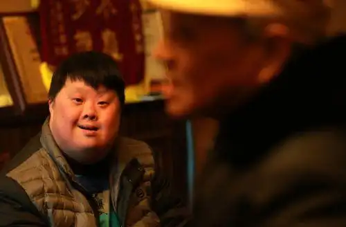 舟舟像幼儿园孩子揭智障指挥家舟舟近况