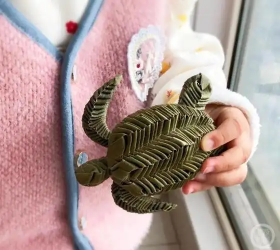 石油工程师跨界成网红手工博主,她用棕叶编织出一个"动物园"