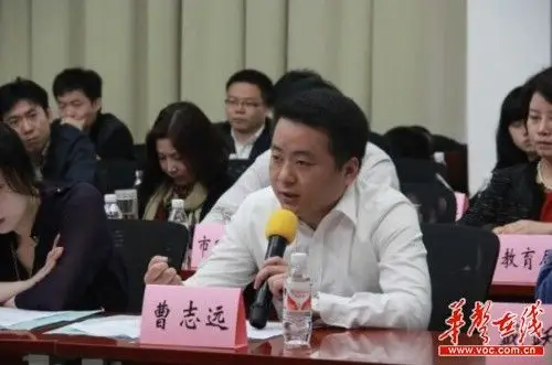 80后董事长下跪求才捞偏门5年营业额超3亿