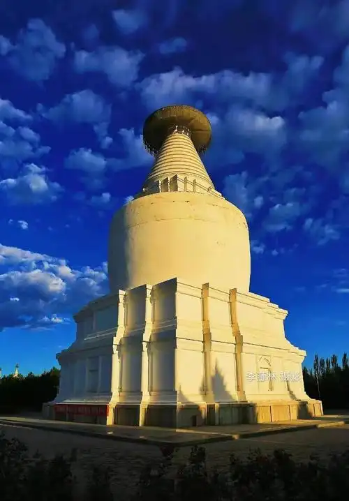 《摄影家眼中的武威》——白塔映辉_旅游