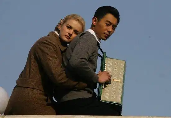 《娜塔莎》朱亚文首尝谍战 异国伉俪潜伏敌后