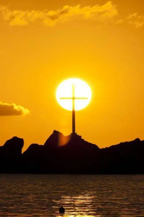 雾城禁区: 夕阳西下,留下美好的余晖,一切事物都显的那么安静,像一座