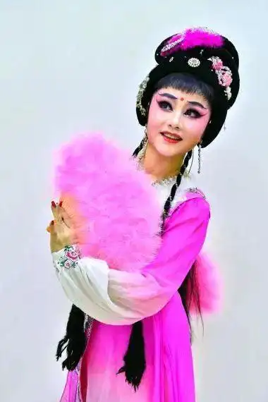 演员,宗张派,师承杨秋玲,李维康,蔡英莲,阎桂祥,吴吟秋,马小曼等名家