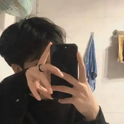 手机挡脸男头/你表现的毫无兴趣,_微信头像_我要个性网