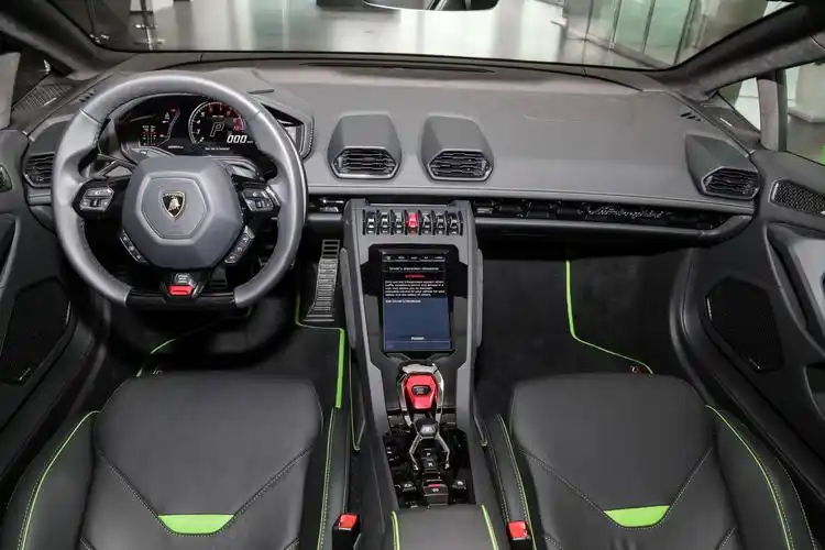 款 huracán evo spyder汽车报价_图片_参数配置】-易车_锦龙兰博基尼